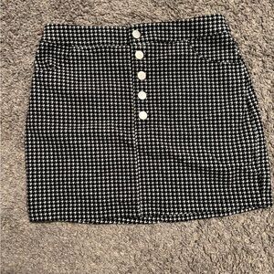 Stylish Black and White Houndstooth Skirt